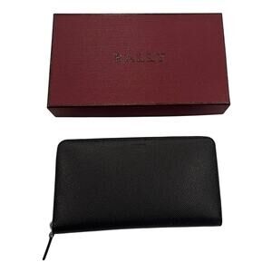 13-85 BALLY Chocolate Bovine Embossed Zip Around Wallet Black